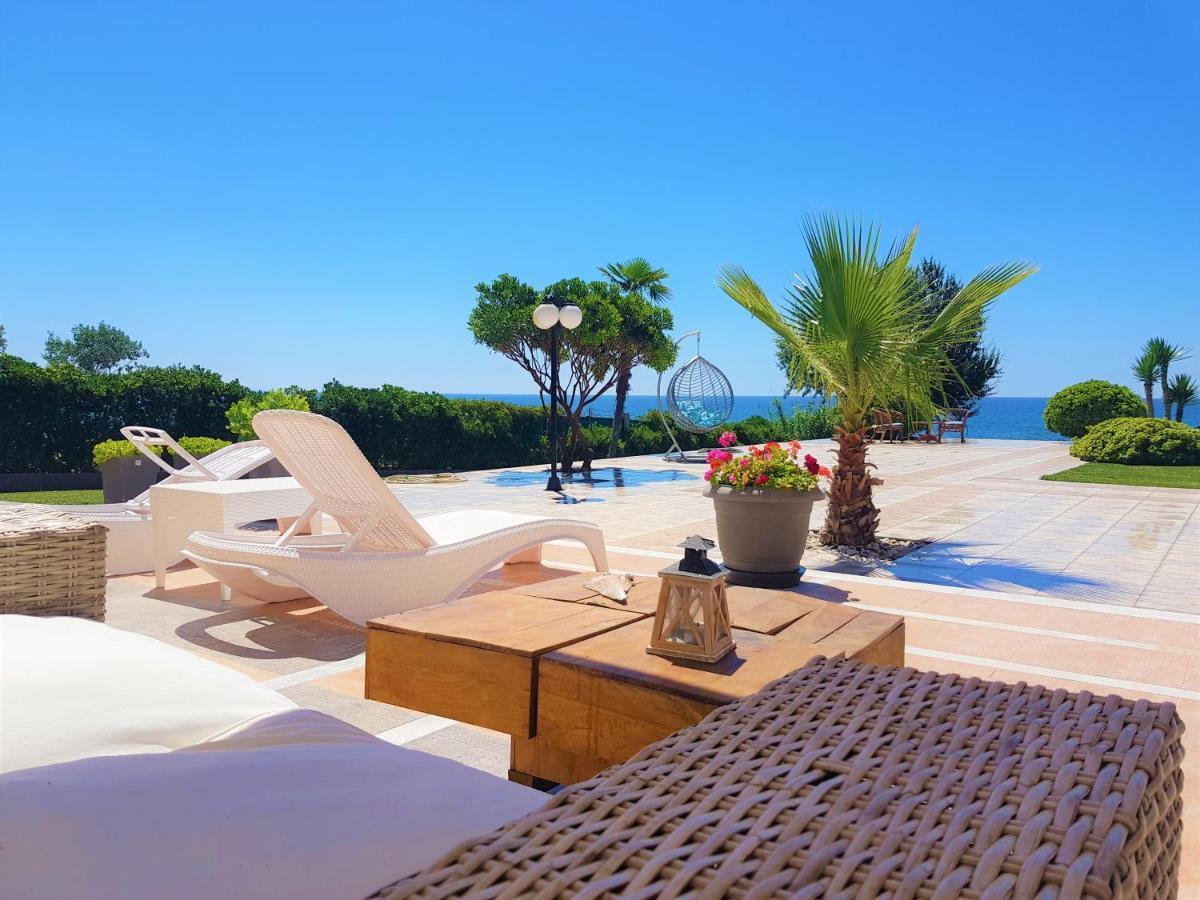 Alexandros Villa *