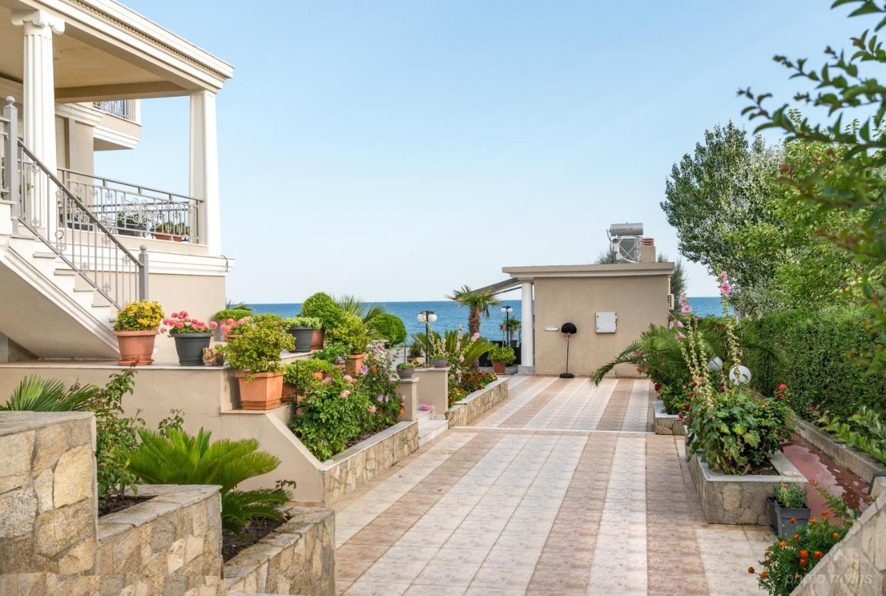 Alexandros Villa