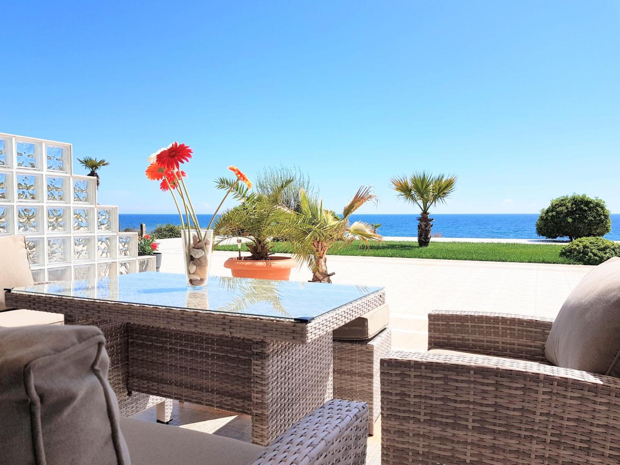 Alexandros Villa